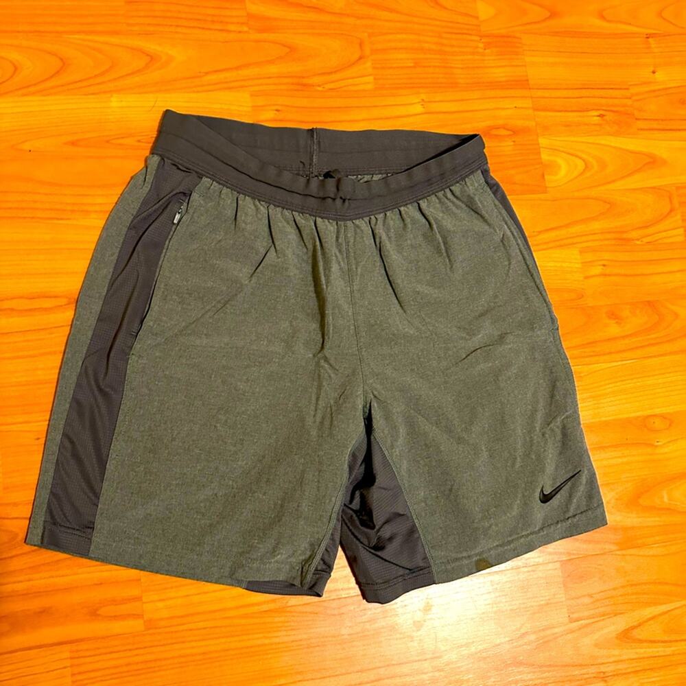Nike Men’s Dri-Fit Grey/black shorts-Small. Athletic wear. Very good condition.